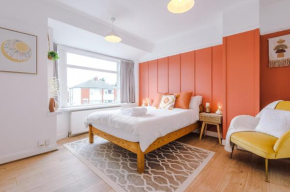 Beautiful and Boutique Blackpool House - Garden and Parking
